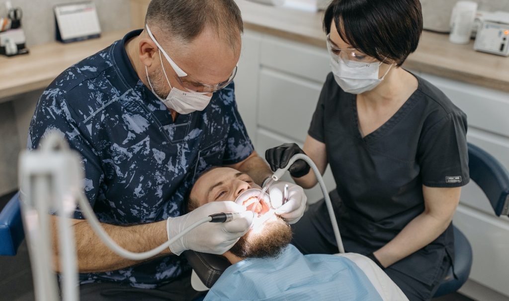 20 Dental Assistant Skills That Every Dentist's Assistant Must Have